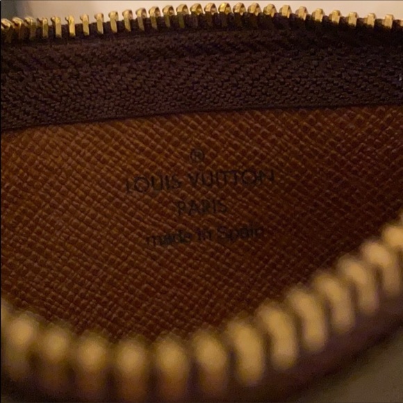 Louis Vuitton BNIB Monogram Key Case from 2009!… - Picture 7 of 9